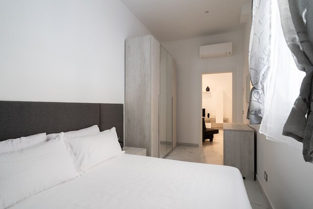 ザ アーバン ネスト ホワイト アンド グレー