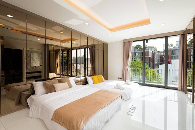 モダン ラグジュアリー プールハウス ウィズ リフト