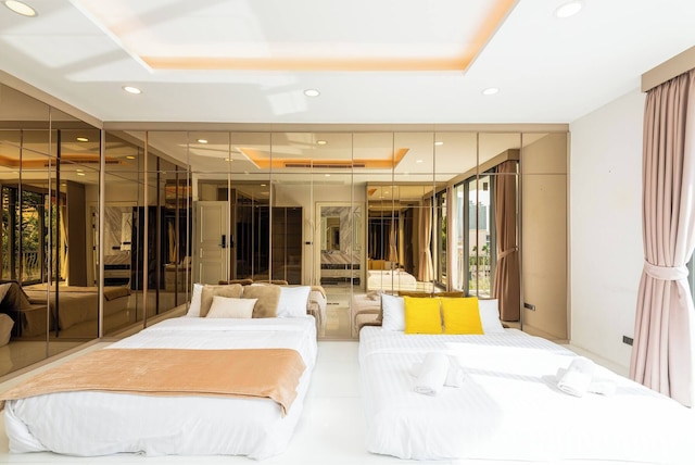 モダン ラグジュアリー プールハウス ウィズ リフト