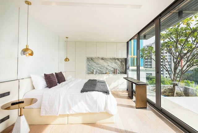 モダン ラグジュアリー プールハウス ウィズ リフト