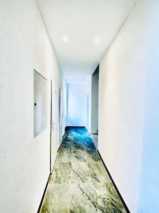 イデアル 3BR フォー 6 15 ミン トゥ スタマーズドルフ