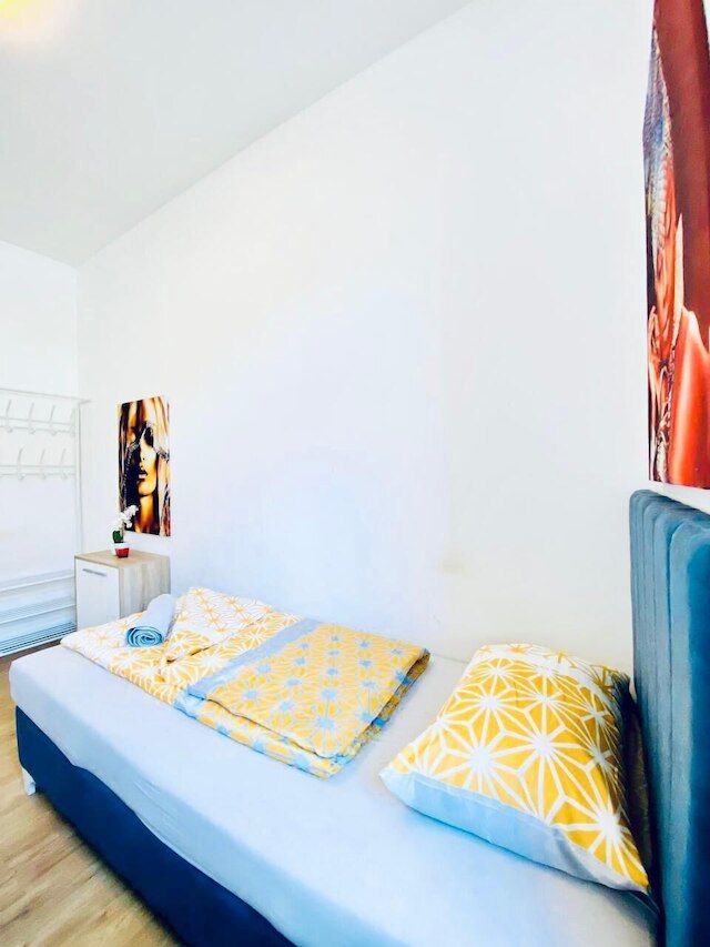 イデアル 3BR フォー 6 15 ミン トゥ スタマーズドルフ