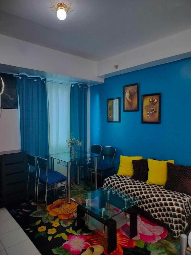 モダン コンド イン ケソンシティ ウィズ プライベートプール アンド シティビュー