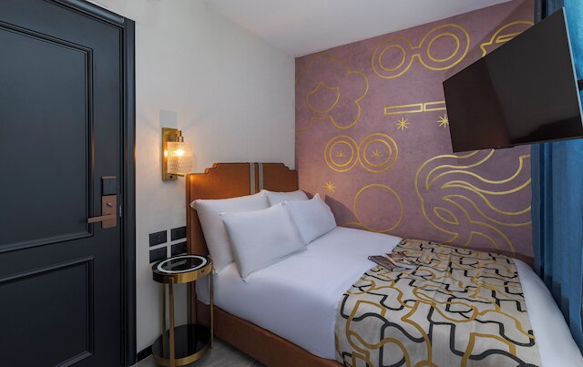 アイコニック ホテル