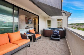 タウン レイク タウンハウス ホット タブ, ゲーム ルーム & スカイライン ビューズ