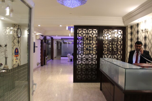 ホテル コンフォート ゾーン グレーター カイラッシュ