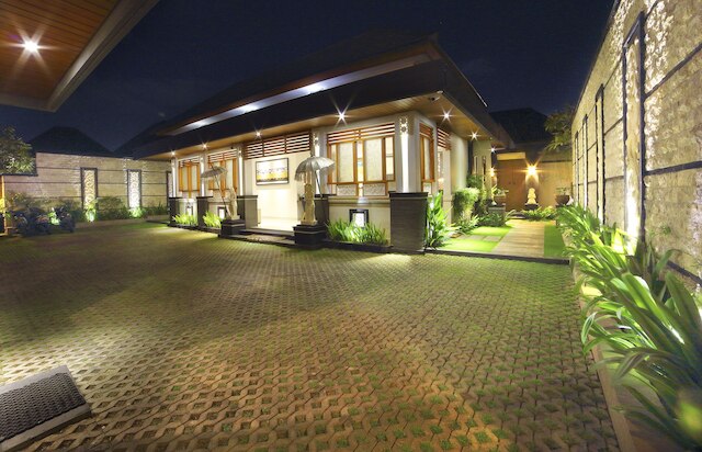 ザ バニウマス スイート ヴィラ レギャン