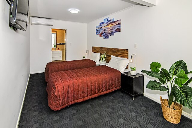 ニューランズ コート モーテル