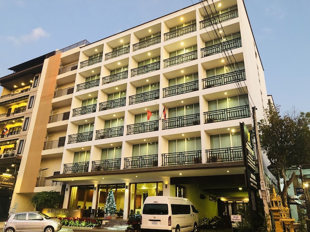 サバイディー アット ラオ ホテル