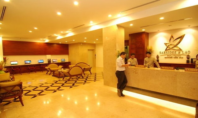 サバイディー アット ラオ ホテル