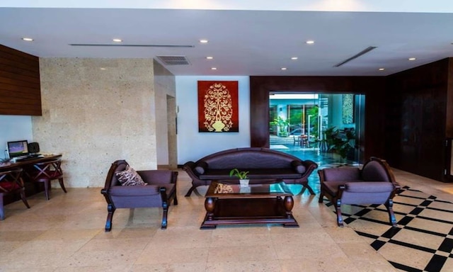 サバイディー アット ラオ ホテル