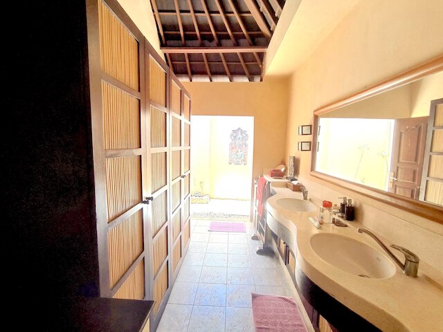 ヴィラ プラワ アスリ