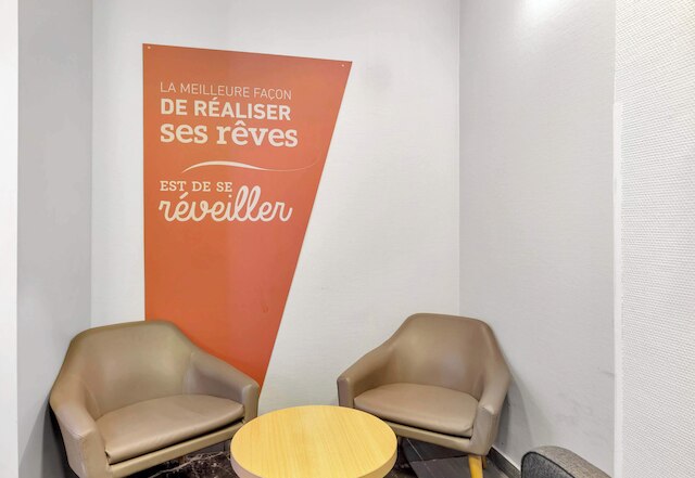 B&Bホテル デュンケルクセンターガール