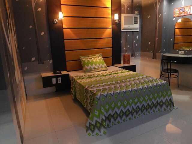 ハーツ ホテル ケソン シティ