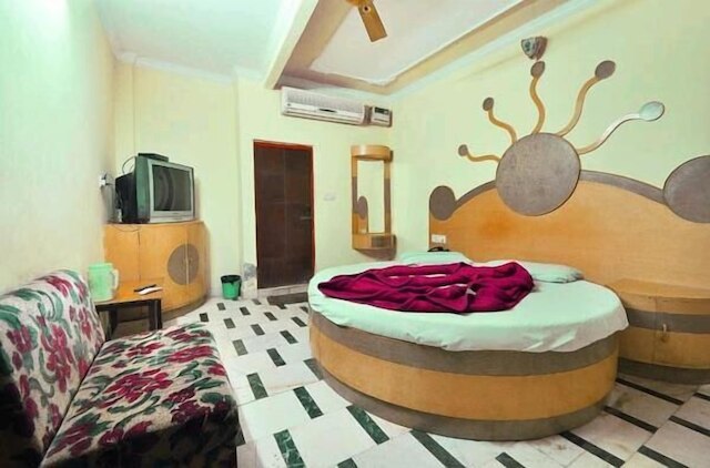 ホテル ネハ イン