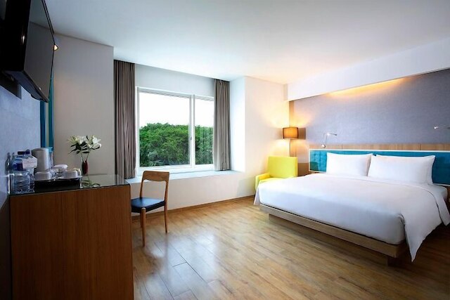 ホテル  サンティカ ケラパ ガディン