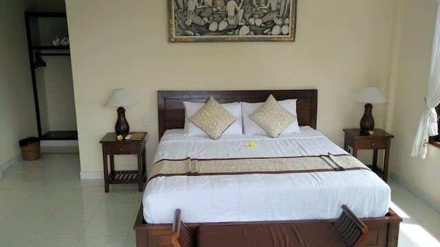 ニョマン サンディ ゲスト ハウス