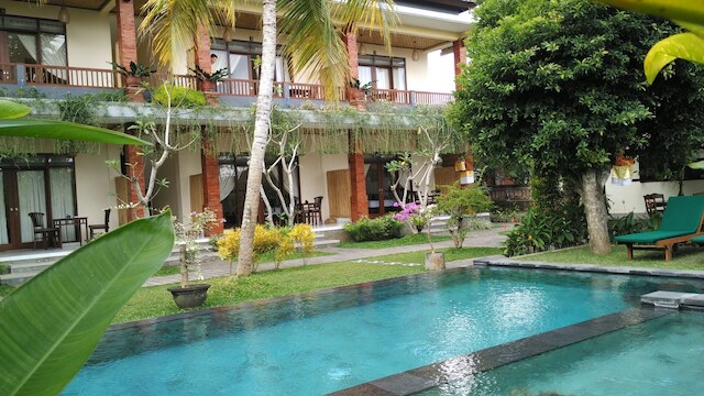 ニョマン サンディ ゲスト ハウス