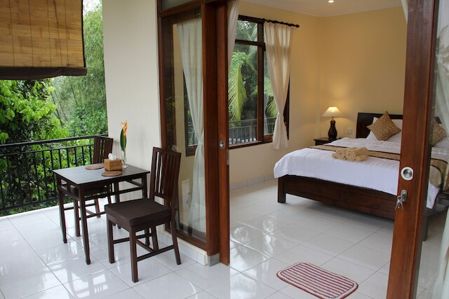 ニョマン サンディ ゲスト ハウス