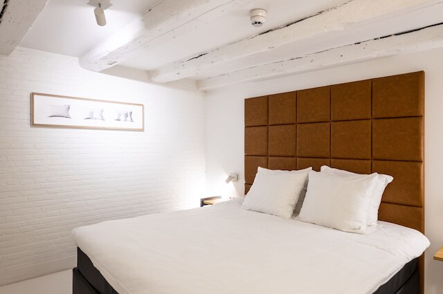 YAYS アムステルダム ソルトハウス カナル バイ ヌマ