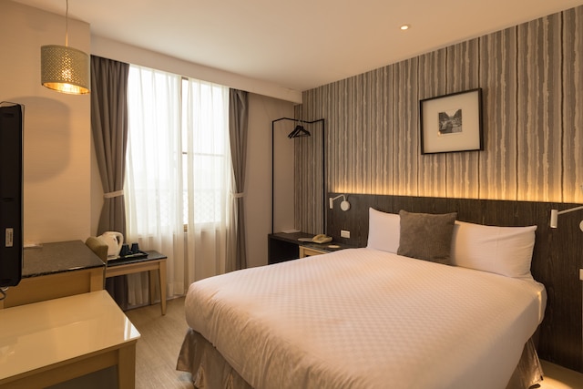 ジャスト エンジョイ ビジネス ホテル (碳佐麻里商務飯店)