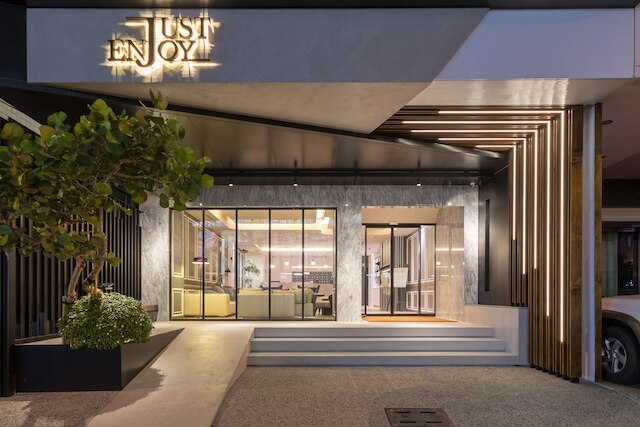 ジャスト エンジョイ ビジネス ホテル (碳佐麻里商務飯店)