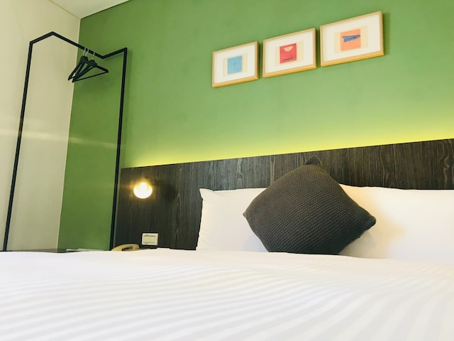 ジャスト エンジョイ ビジネス ホテル (碳佐麻里商務飯店)