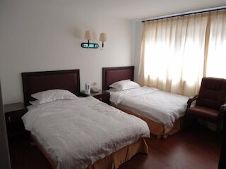 アディタヤ ホテル