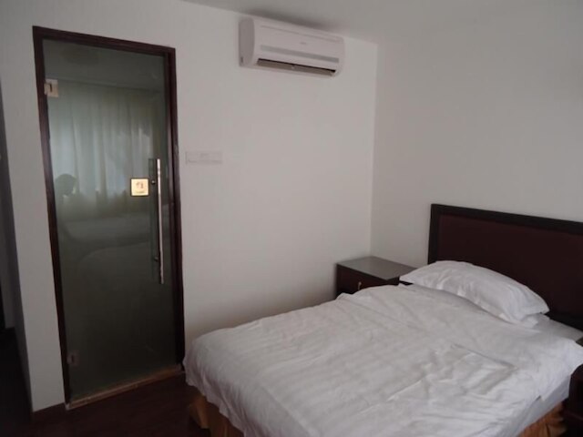 アディタヤ ホテル