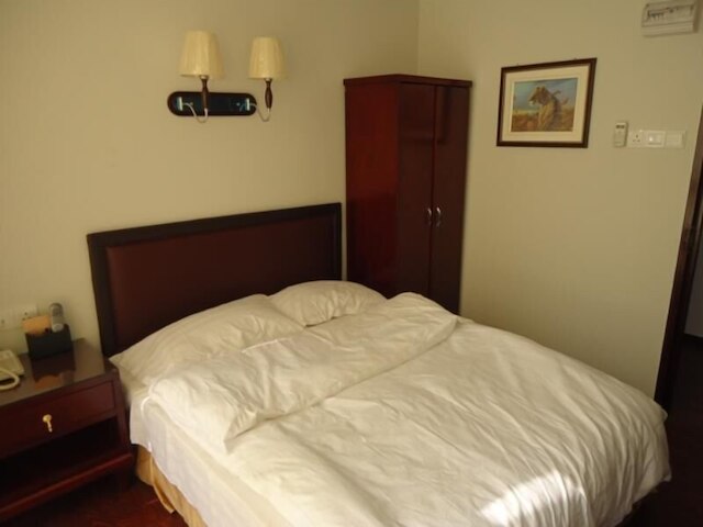 アディタヤ ホテル