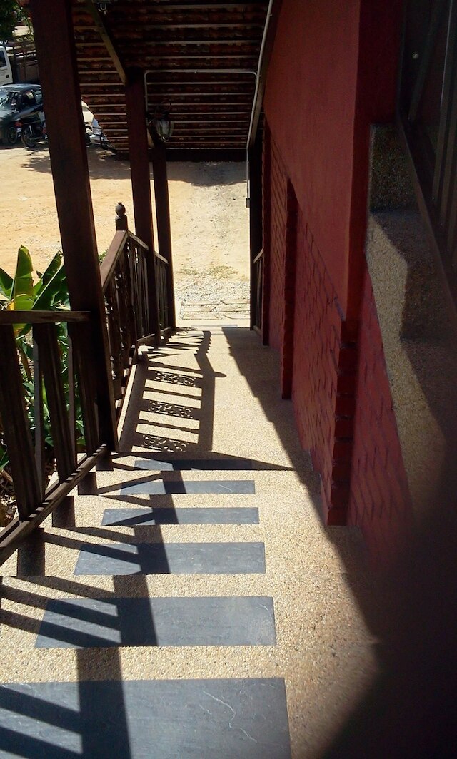 ドワルン モーテル