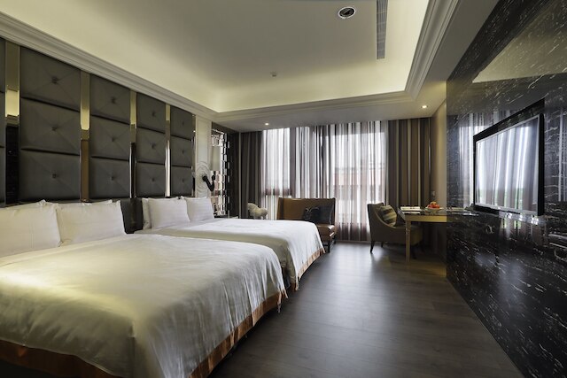 プーリー イーズ ホテル (埔里冠月旅館)