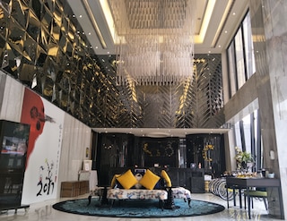 プーリー イーズ ホテル (埔里冠月旅館)