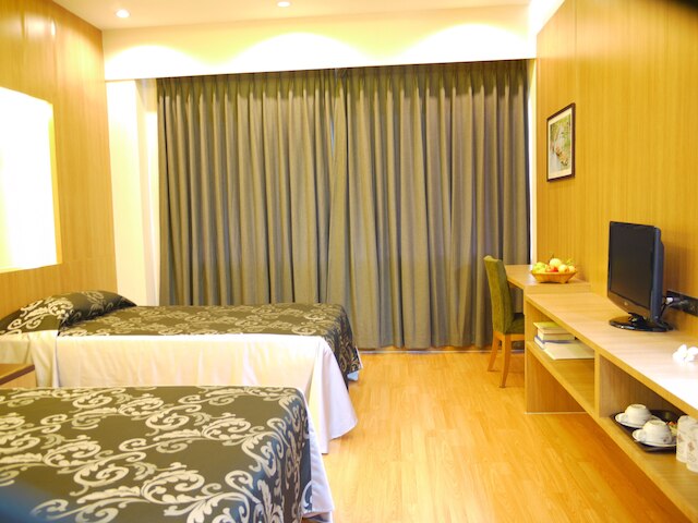 チャルン ホテル