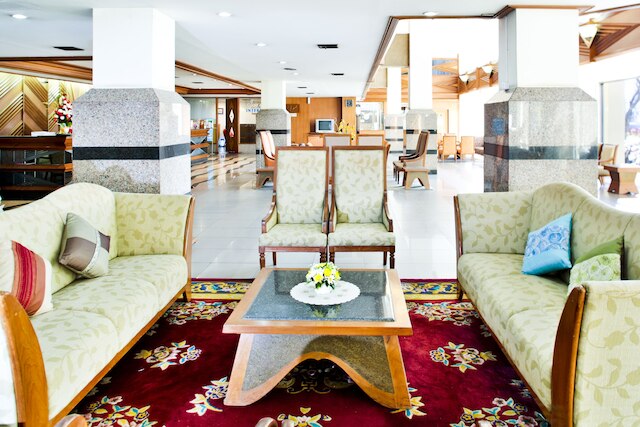 チャルン ホテル