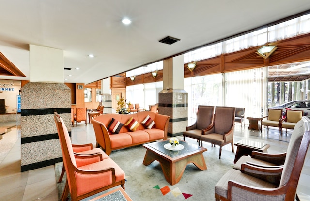 チャルン ホテル