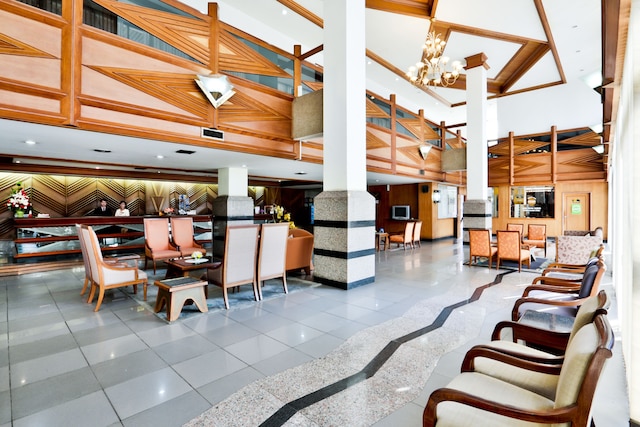 チャルン ホテル