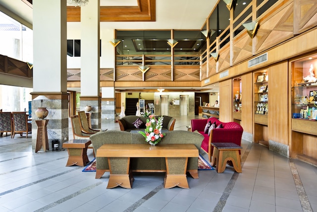 チャルン ホテル