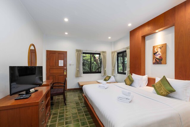 チャーリー ハウス ピンクラオ