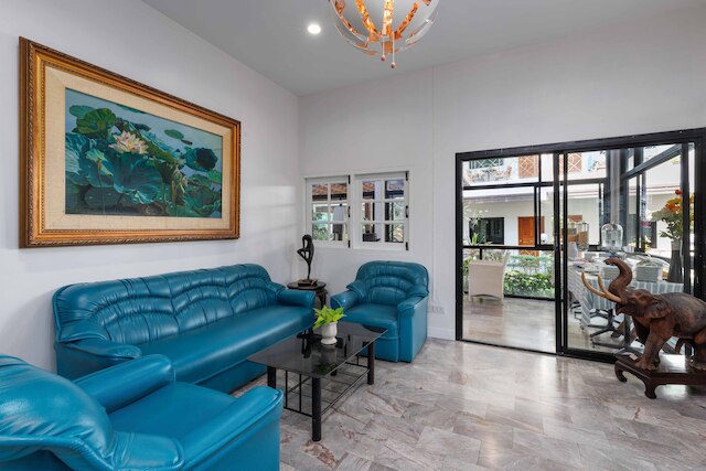 チャーリー ハウス ピンクラオ