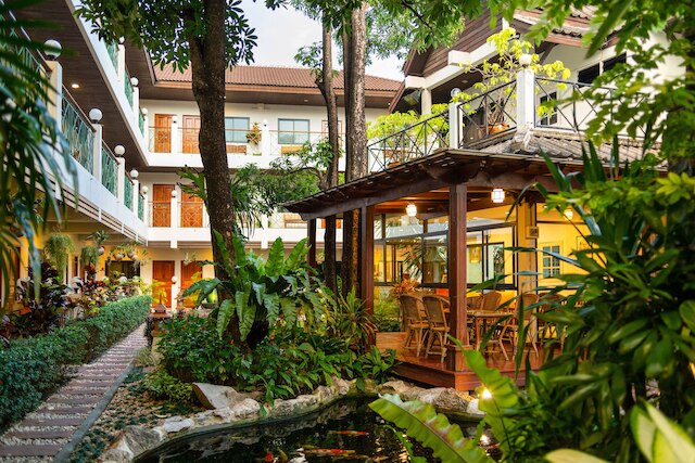 チャーリー ハウス ピンクラオ