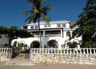 スクエアズ カフェ アンド アパートメンツ