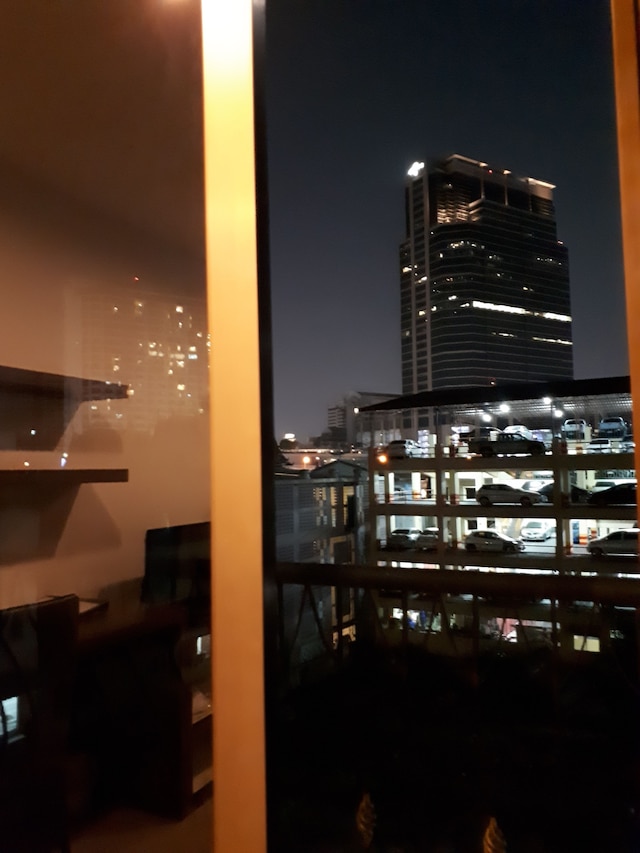 ベッド バイ シティ スリウォン - パッポン