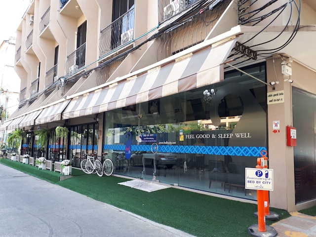 ベッド バイ シティ スリウォン - パッポン