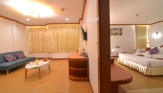 チュンポーン ガーデンズ ホテル