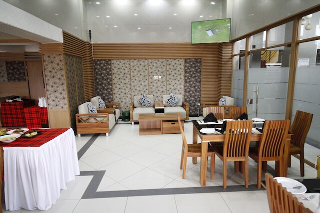 ウィ－ ホテル アンド スイーツ