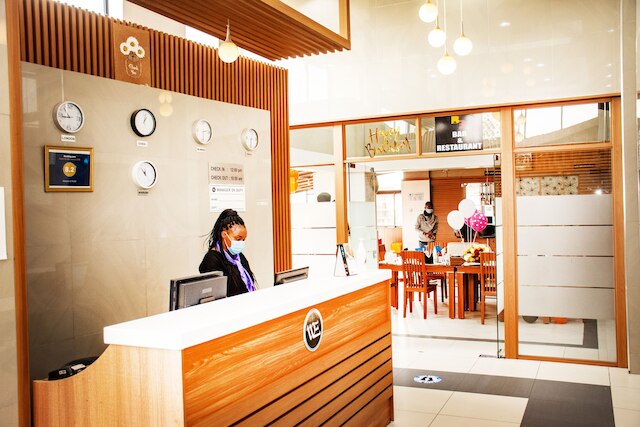 ウィ－ ホテル アンド スイーツ