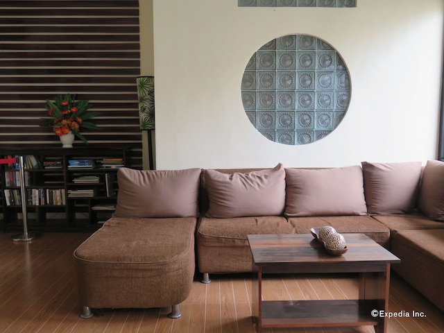 ロヴィックス ツーリスト ホテル