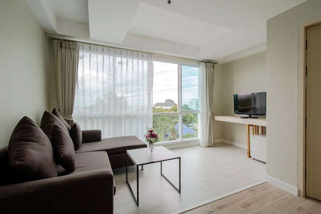 プラチュアップ グランド ホテル