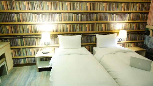 カラーズ インフィニティ イン (千彩格精品旅店)